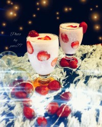 میلک شیک توت فرنگی