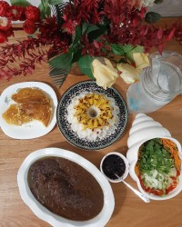 خورشت فسنجان و رب شاتوت