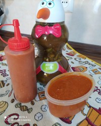 ترشی و سس فلفل فوق تند و پیاز داغ عسلی