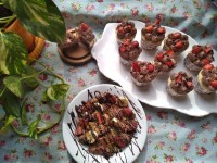 مافین توت فرنگی و چیپس شکلاتی