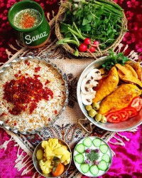 رشته پلو با مرغ زعفرونی