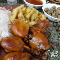 ب وقت ناهار کنار همسر و پسر نازم