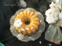 کیک گلاب و زعفران با سس مخصوص