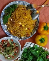 این ظرفای قدیمی رویادتونه ☺☺ادم با این ظرفا پرت میشه ب قدیما یادش بخیر?