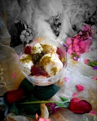 بستنی میوه ای ،ثعلب تخم مرغ ،شیر عسلی نداره