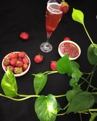 شربت توت فرنگی مربا توت فرنگی