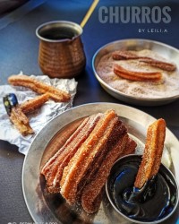 چوروس با سس شکلاتی (شیرینی اسپانیایی)