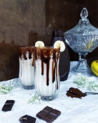 شیرموز با گارنیش موز-سس شکلات خانگی❤