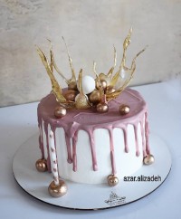 کیک خامه ای و کاسه ابنباتی