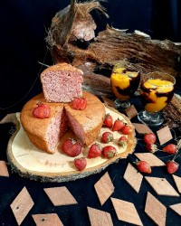کیک توت فرنگی