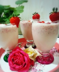 میلک شیک توت فرنگی... قرارپاپیونی مصی