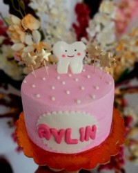 کیک سفارشی دندونی برای آیلین عزیزم