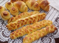 نان گیس بافت و کروسان مغز دار