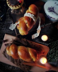 sweet breided yeast bread Rosinenzopf