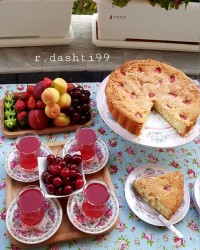 کیک_توت_فرنگی چای_آلبالو