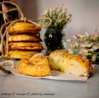 نان کرمدار داخل فر دست ساز