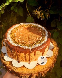 کیک هویج و گردو کافی شاپی