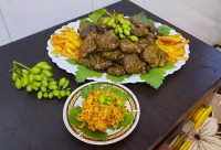 دلمه برگ مو ورق بزن نازنین