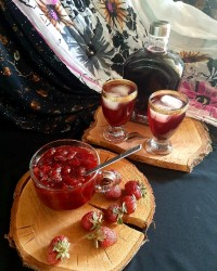 مربا و شربت توت فرنگی