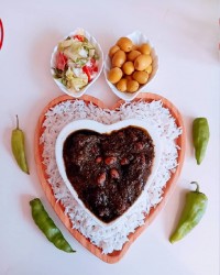 قرمه سبزی وخوراک مرغ