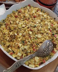 دویماج یه دسر خوب قزوینی تشکیل شده از نون خشک خرده شده