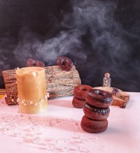 دونات شکلاتی در فر لطفاً کپشن خوانده شود