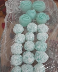 باسلوق و ژله رولی با طعم بلوبری