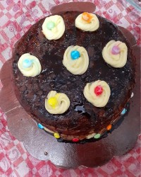 کیک با سس شکلات خونگی و کرمفیل خونگی