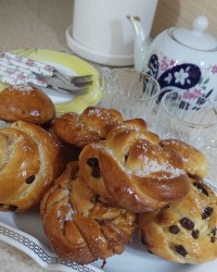 نان رولی دارچینی کشمشی باکرم پیراشکی