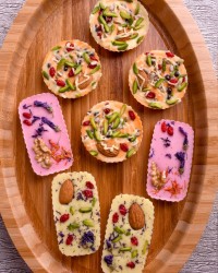 شکلات تخته ای مغز دار