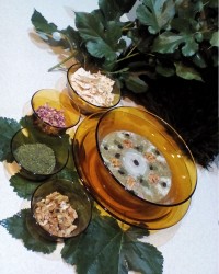 سوپ سرد (آبدوغ خیار)