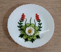 تزیین خیار و گوجه وپیاز