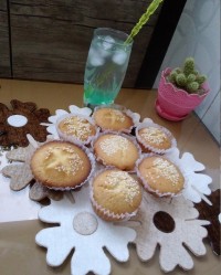 کیک یزدی خوش طعم همراه شربت موهیتو