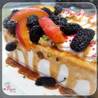 کیک اسفنجی با فیلینگ کرم قهوه