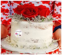 نکد کیک با گل طبیعی
