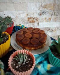 کیک آپساید داون زردآلو