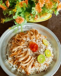 رشته پلو با مرغ ریش ریش