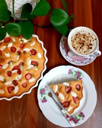 کیک توت فرنگی و بادام