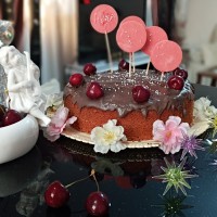 کیک اسفنجی با روکش شکلات