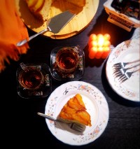 کیک برگردانِ هلو