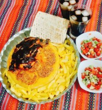 اکبر جوجه با برنج زعفرانی