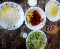 خورشت مرغ با برنج زعفرانی