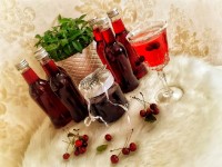 شربت ومربای آلبالو