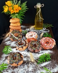 دونات ? با شربت زعفرونی?