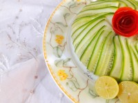 سالاد شیرازی بقچه پیچ قورمه سبزی