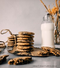 کوکی شکلاتی داخل فر دست ساز