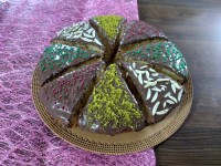 کیک اسفنجی با تزیین ساده