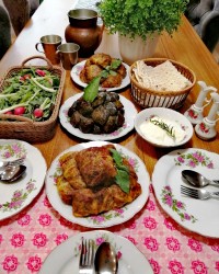 دلمه کلم و برگ مو در منزل مادر