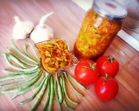 ترشی لوبیا سبز با پوره گوجه فرنگی...