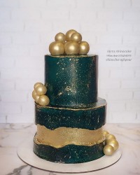 کیک طبقاتی خامه ای